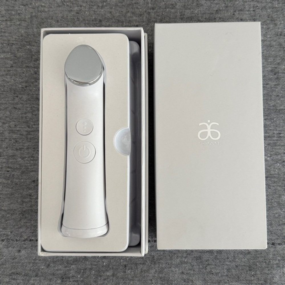 Arbonne Intelligence Genius Face Massager Ultra Decollete with charger